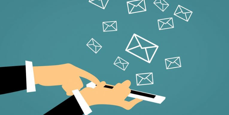 Chọn đúng thời điểm, tránh nhắn tin quá dồn dập